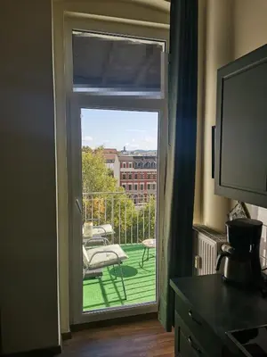 TV/Unterhaltungsangebot in der Unterkunft Art ANTON - Stilvolle Wohnung mit Balkon, zentrumsnah
