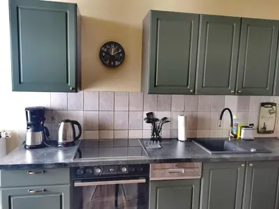 Küche/Küchenzeile in der Unterkunft Art ANTON - Stilvolle Wohnung mit Balkon, zentrumsnah