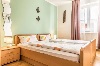 Ein Bett oder Betten in einem Zimmer der Unterkunft Ferienwohnung Zetzl