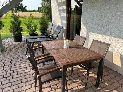 Ein Balkon oder eine Terrasse in der Unterkunft Ruhige Ferienwohnung mit Terrasse für 2 Personen