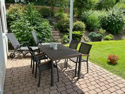 Ein Garten an der Unterkunft Ruhige Ferienwohnung mit Terrasse für 2 Personen