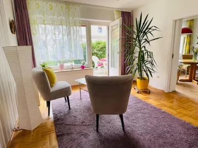 Ein Sitzbereich in der Unterkunft Moderne FeWo Julia im Fichtelgebirge, Nähe Bayreuth