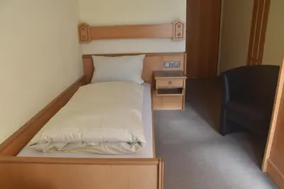 Ein Bett oder Betten in einem Zimmer der Unterkunft Scheffel - Gasthof