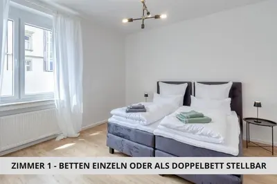 Ein Bett oder Betten in einem Zimmer der Unterkunft Sali Homes - 3BR Apartment, 6 Single Beds, Central Bayreuth
