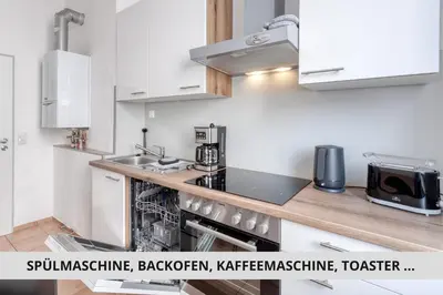 Küche/Küchenzeile in der Unterkunft Sali Homes - 3BR Apartment, 6 Single Beds, Central Bayreuth