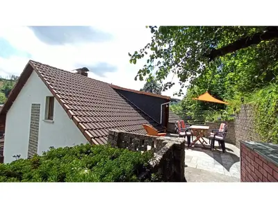 Das Gebäude in dem sich die Ferienwohnung befindet