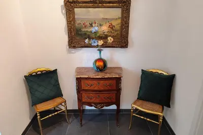 Ein Sitzbereich in der Unterkunft Schloss Hotel Colmdorf
