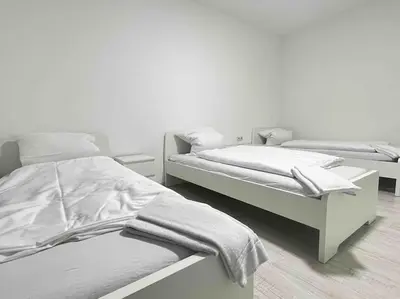 Ein Bett oder Betten in einem Zimmer der Unterkunft SWF111 - Komfortable Monteurwohnung Übergangswohnung