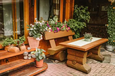 Ein Garten an der Unterkunft Hotel Berglandstübel