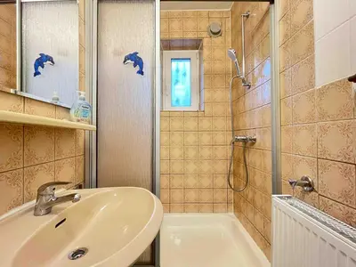 Ein Badezimmer in der Unterkunft SAD801 - Geräumige Monteurwohnung