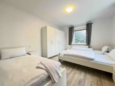 Ein Bett oder Betten in einem Zimmer der Unterkunft SAD801 - Geräumige Monteurwohnung