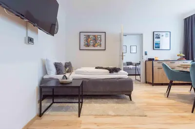 TV/Unterhaltungsangebot in der Unterkunft SchillerApartment Hof, Küche, 24h Digital-Checkin, Parkplatz, WLan250MBit