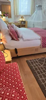 Ein Bett oder Betten in einem Zimmer der Unterkunft Resi's Zimmer mit Bad und Terrasse