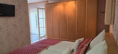 TV/Unterhaltungsangebot in der Unterkunft Resi's Zimmer mit Bad und Terrasse
