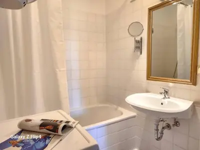 Ein Badezimmer in der Unterkunft M & M Serviced Apartment