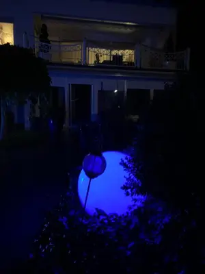 Ein Garten an der Unterkunft Schätzla mit Fasssauna