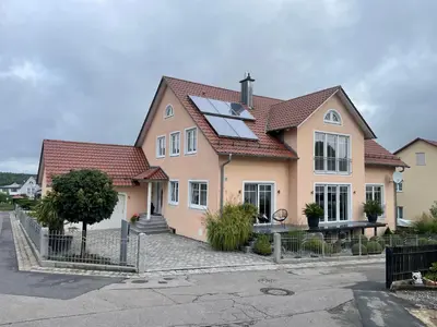 Das Gebäude in dem sich die Ferienwohnung befindet