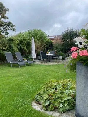 Ein Garten an der Unterkunft Ferienwohnung Käsbauer Steinberg am See