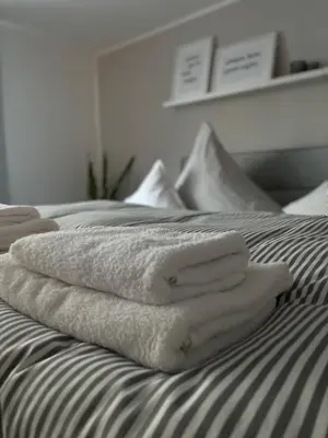 Ein Bett oder Betten in einem Zimmer der Unterkunft Ferienwohnung Käsbauer Steinberg am See