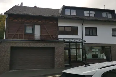 Das Gebäude in dem sich die Ferienwohnung befindet