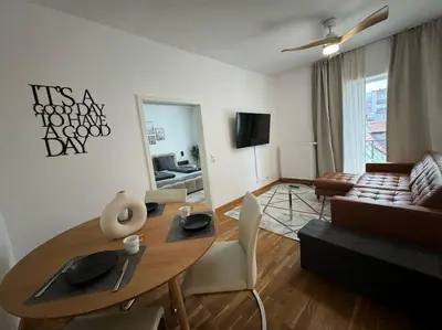 TV/Unterhaltungsangebot in der Unterkunft Sonnige Wohnung mit Balkon im Herzen von Bayreuth