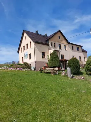 Das Gebäude in dem sich die Ferienwohnung befindet