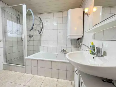 Ein Badezimmer in der Unterkunft SAD212 - Großzügige Monteurwohnung