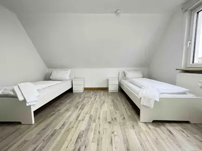 Ein Bett oder Betten in einem Zimmer der Unterkunft SAD212 - Großzügige Monteurwohnung