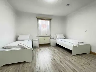 Ein Bett oder Betten in einem Zimmer der Unterkunft SAD212 - Großzügige Monteurwohnung