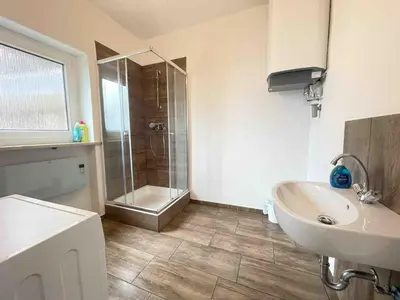 Ein Badezimmer in der Unterkunft SAD214 - Zentrale Monteurwohnung Übergangswohnung