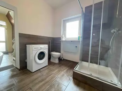 Ein Badezimmer in der Unterkunft SAD214 - Zentrale Monteurwohnung Übergangswohnung