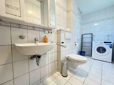 Ein Badezimmer in der Unterkunft SAD303 - Geräumige Monteurwohnung mit Balkon