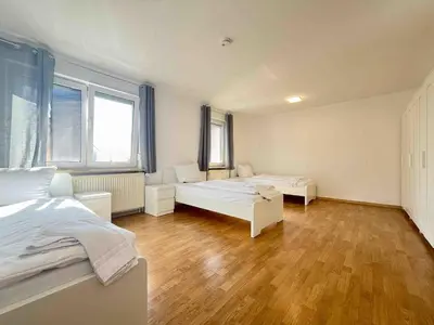Ein Bett oder Betten in einem Zimmer der Unterkunft SAD303 - Geräumige Monteurwohnung mit Balkon