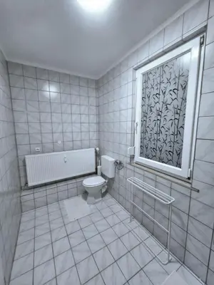 Ein Badezimmer in der Unterkunft City-Close - King Bed & Free Garage