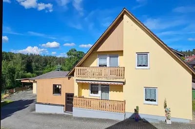 Das Gebäude in dem sich die Ferienwohnung befindet