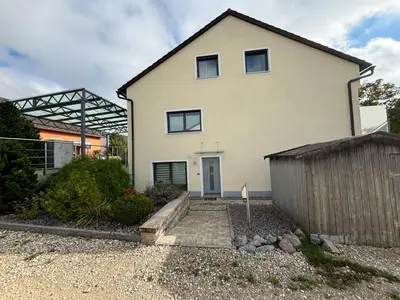 Das Gebäude in dem sich die Ferienwohnung befindet