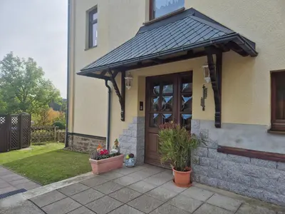 Das Gebäude in dem sich die Ferienwohnung befindet