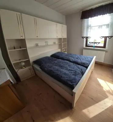 Ein Bett oder Betten in einem Zimmer der Unterkunft Ferienwohnung am Hammerberg