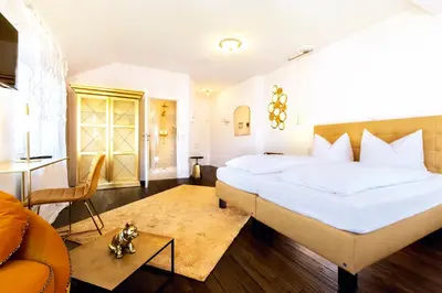 Ein Bett oder Betten in einem Zimmer der Unterkunft Hotel Villa WUN