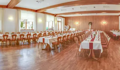 Ein Restaurant oder anderes Speiselokal in der Unterkunft Gasthof Schiesl