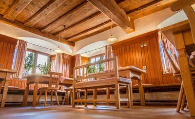 Ein Restaurant oder anderes Speiselokal in der Unterkunft Gasthof Schiesl