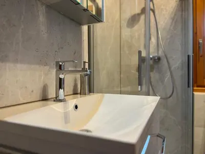 Ein Badezimmer in der Unterkunft Blockhaus Holzzeit im Bayerischen Wald