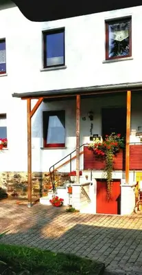 Das Gebäude in dem sich die Ferienwohnung befindet