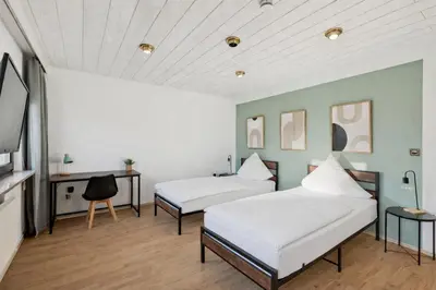 Ein Bett oder Betten in einem Zimmer der Unterkunft Charmantes 2 BR Apartment mit Parkplatz