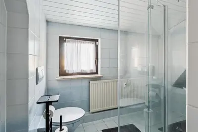 Ein Badezimmer in der Unterkunft Charmantes 2 BR Apartment mit Parkplatz