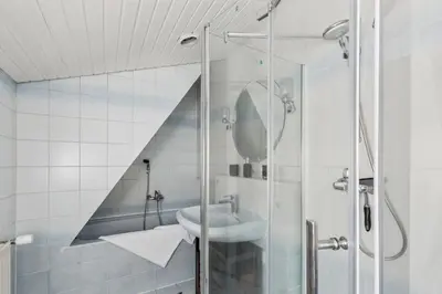 Ein Badezimmer in der Unterkunft Charmantes 2 BR Apartment mit Parkplatz