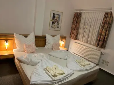 Ein Bett oder Betten in einem Zimmer der Unterkunft Attikos Hotel & Restaurant