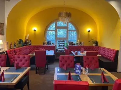 Ein Sitzbereich in der Unterkunft Attikos Hotel & Restaurant