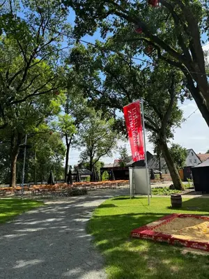 Ein Garten an der Unterkunft Brauereigasthof Püttner