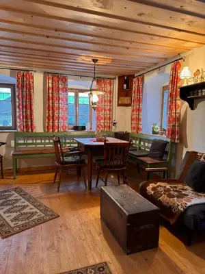 Ein Sitzbereich in der Unterkunft Zum oidn Schmie Haus